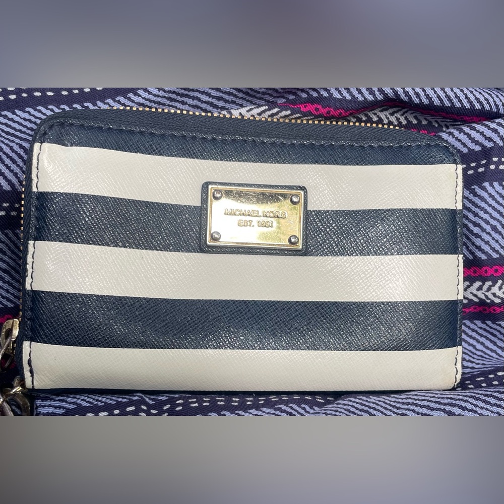 Micheal Kors EUC wallet wristlet